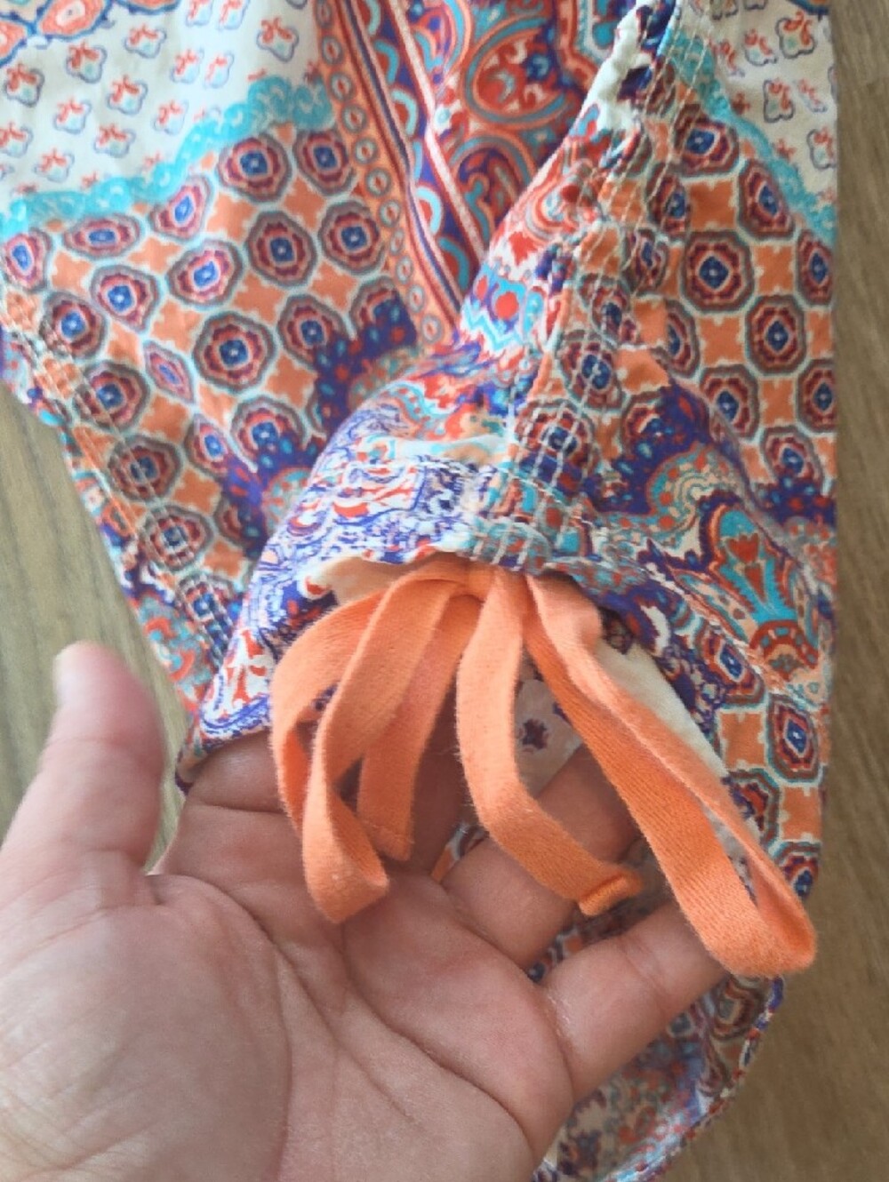 CAPRÌ PANTS SIZE 12 COLORFUL TIES ON CALF SIDES. - Picture 5 of 6